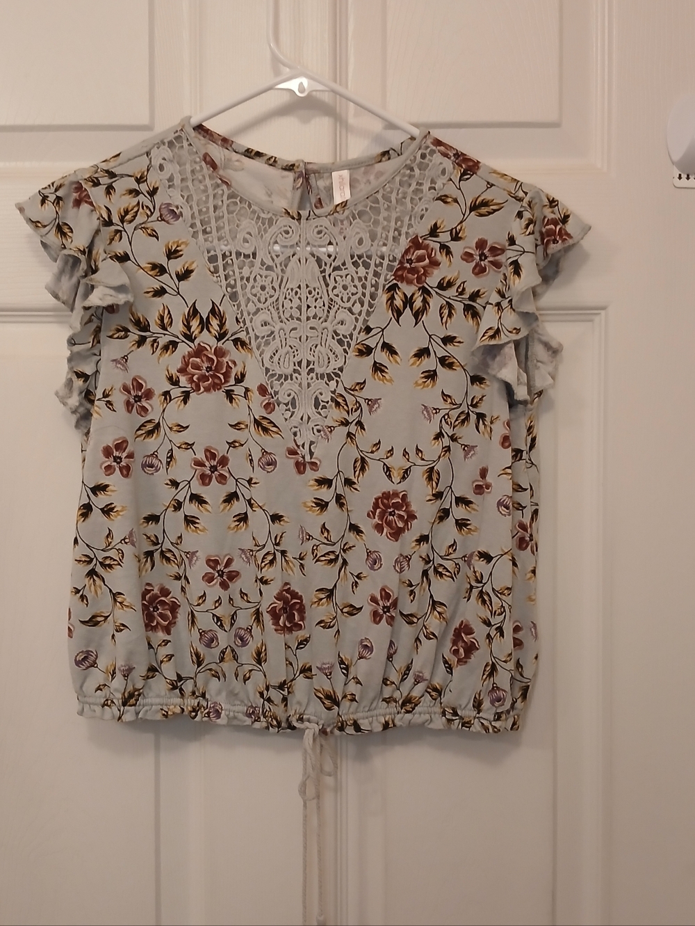 Xhilaration Crochet Yoke Floral Blouse Size S Soft Gray Boho Chic Top Vintage
